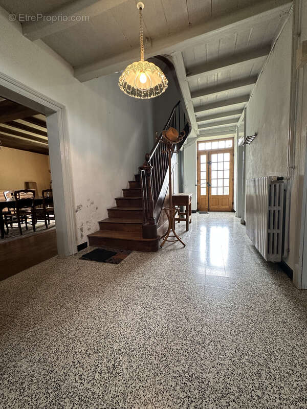 Propriété en pierres, deux maisons et terrain - photo 2