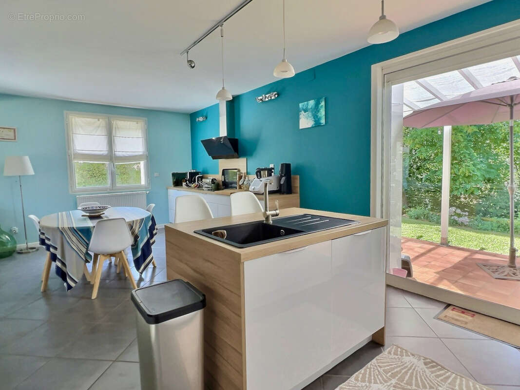 Villeneuve-sur-Lot maison entièrement rénovée avec goût de 142 m² sur un terrain d'environ 650 m². Coup de coeur assuré pour cet - photo 4