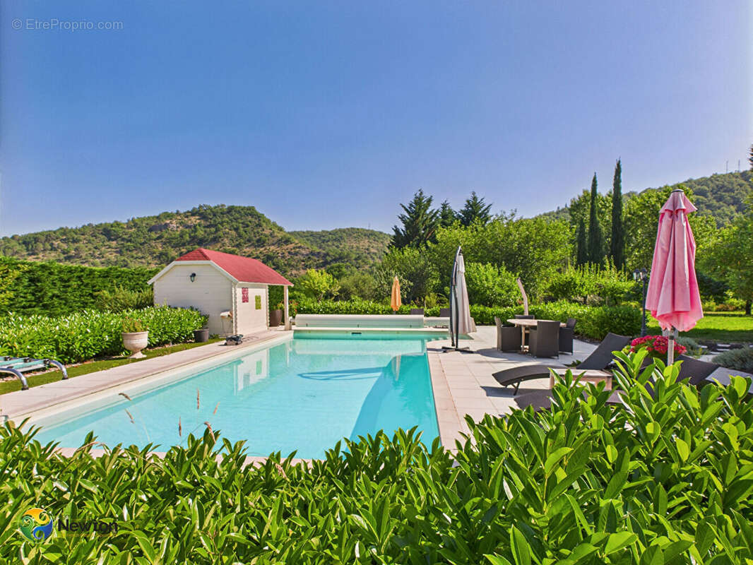 LOT- LUZECH    Superbe propriété, 4 chambres, située dans un grand parc clos avec piscine chauffée. - photo 18