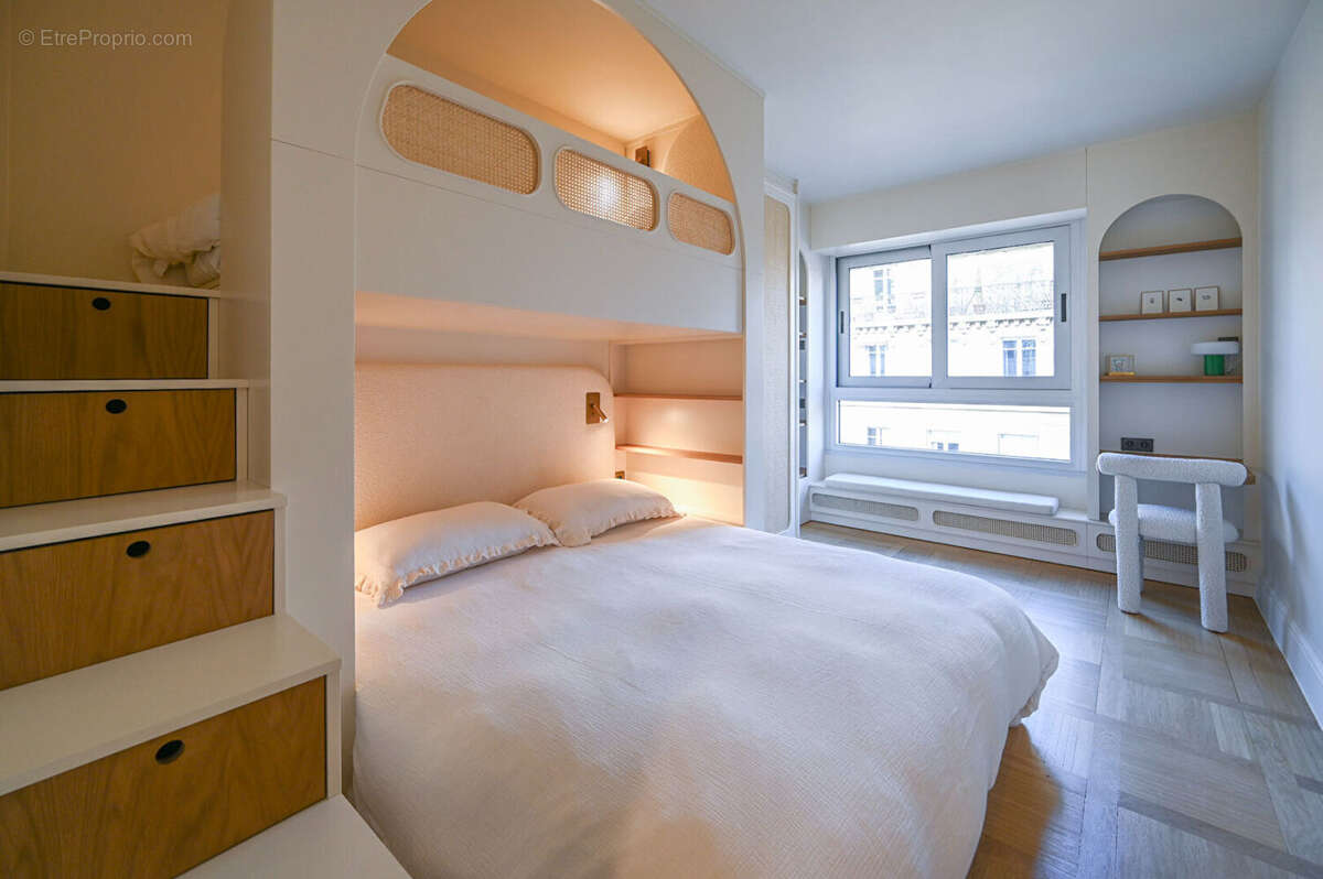 Appartement à PARIS-8E
