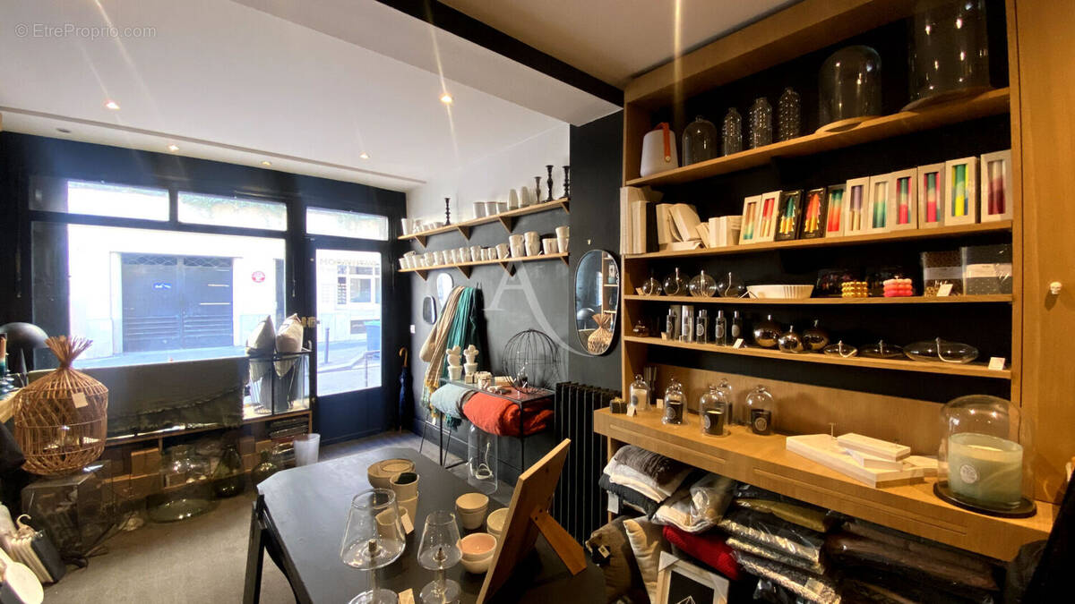 Commerce à PARIS-16E