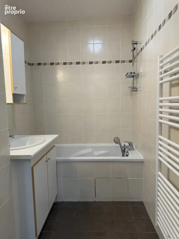 Coeur Saint Cyprien, T2  de 46m2 avec parking et terrasse - photo 8