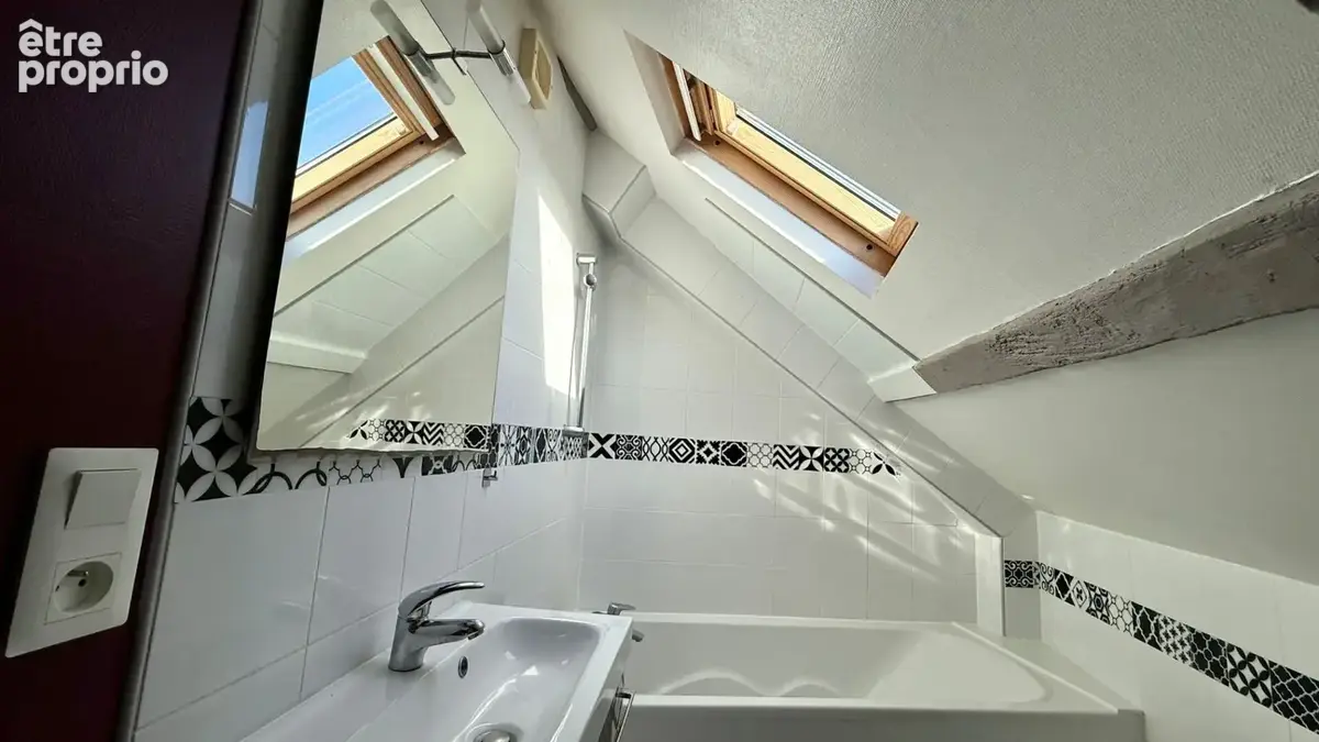 Appartement  2 pièce(s) 55m2 environ au sol SAINT SERVAN dernier étage - photo 8