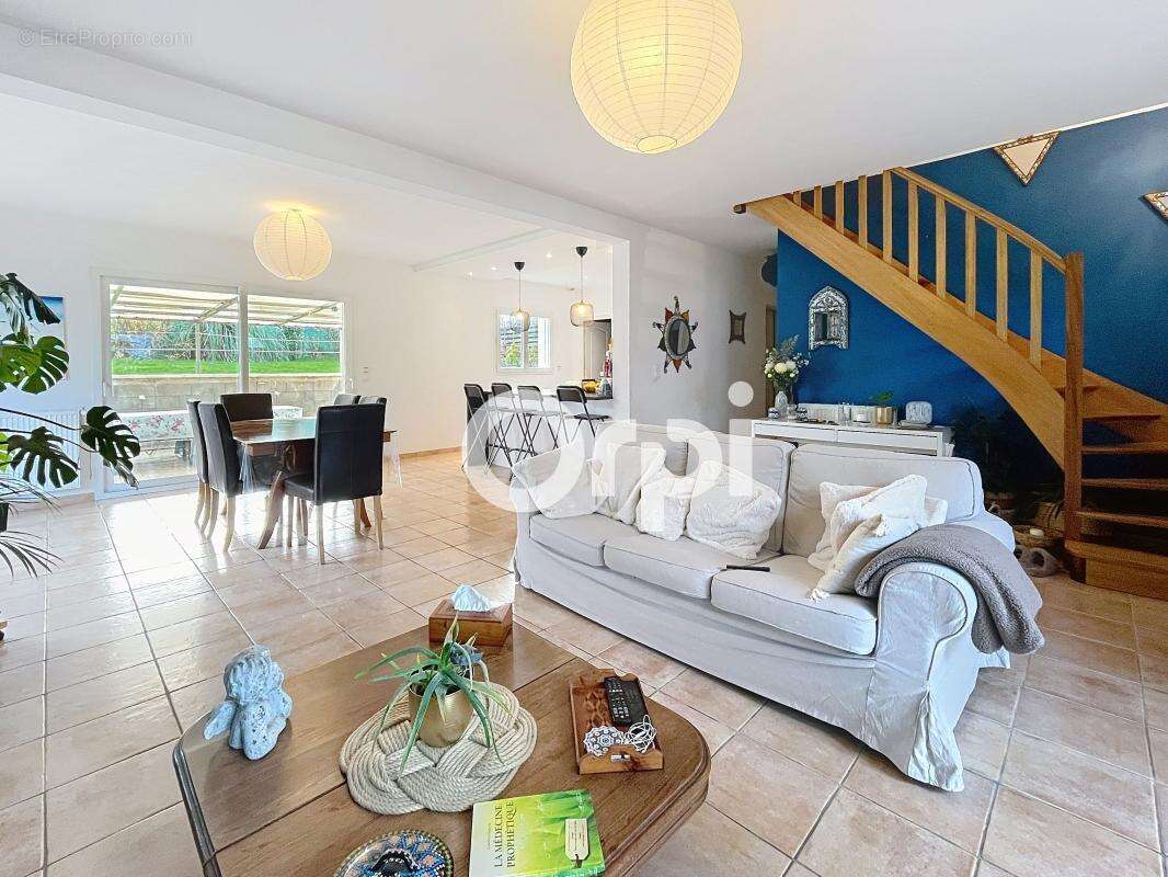 Maison à SAINT-PANTALEON-DE-LARCHE