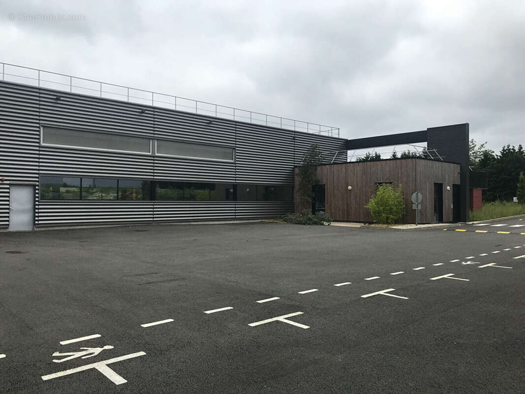 Commerce à CONNERRE