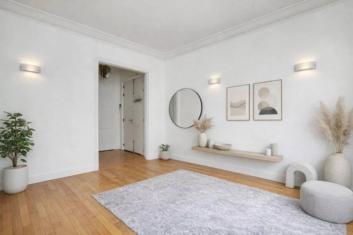 Appartement à PARIS-16E