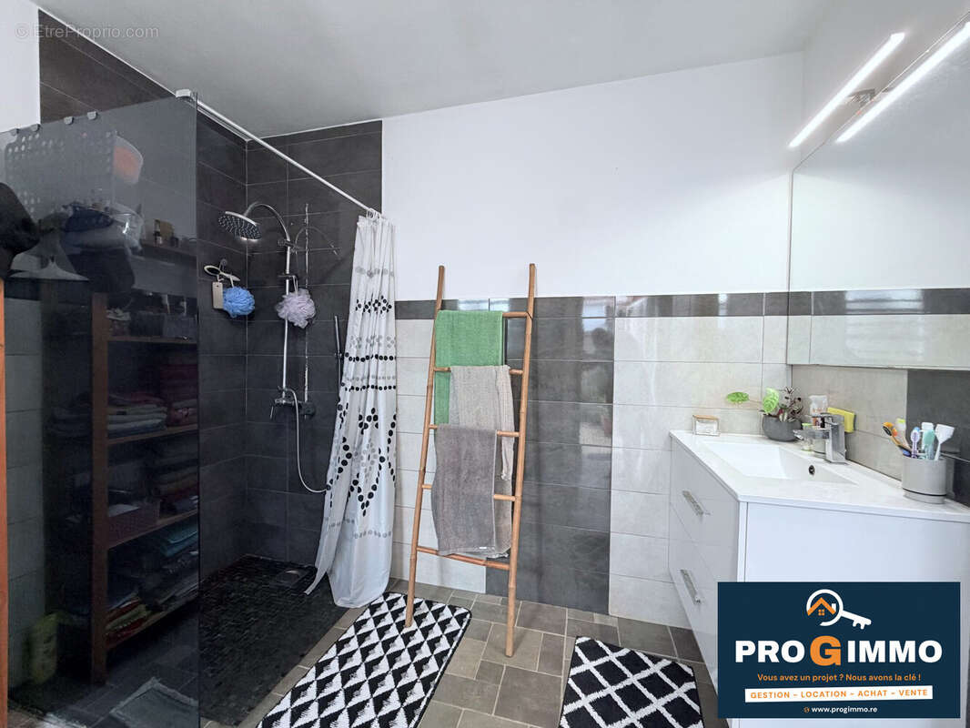 Maison 108 m² à Saint-Pierre  - photo 6