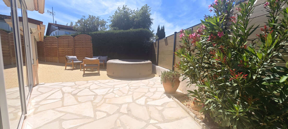 Maison à ROQUEBRUNE-SUR-ARGENS