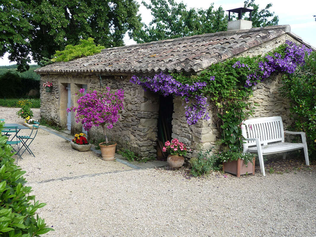 Propriété de charme en pierre avec gîte indépendant, piscine et vue exceptionnelle sur les 3 Becs - photo 4