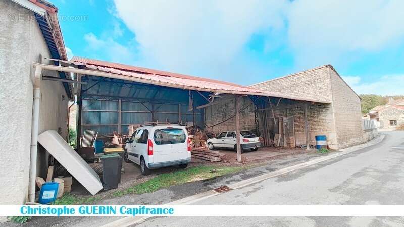 Maison à MONTIGNAC-CHARENTE