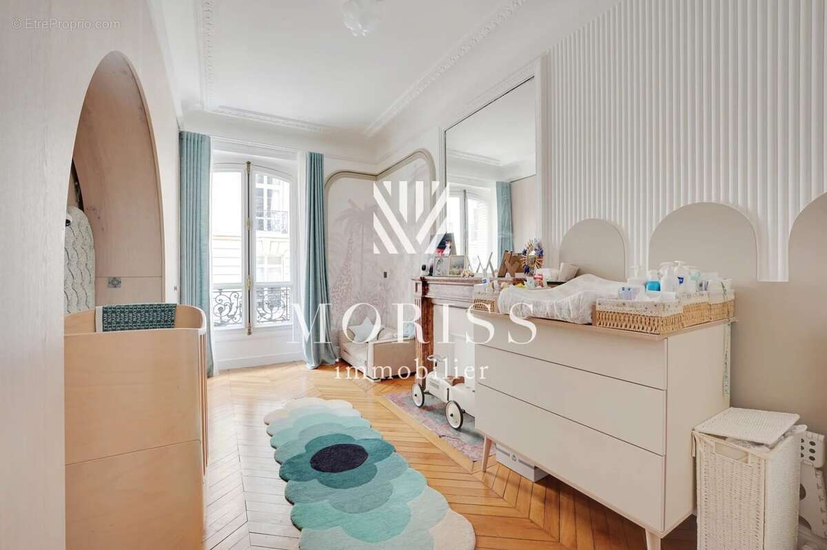 Appartement à PARIS-16E