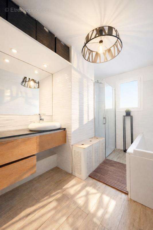 Appartement à MARSEILLE-4E