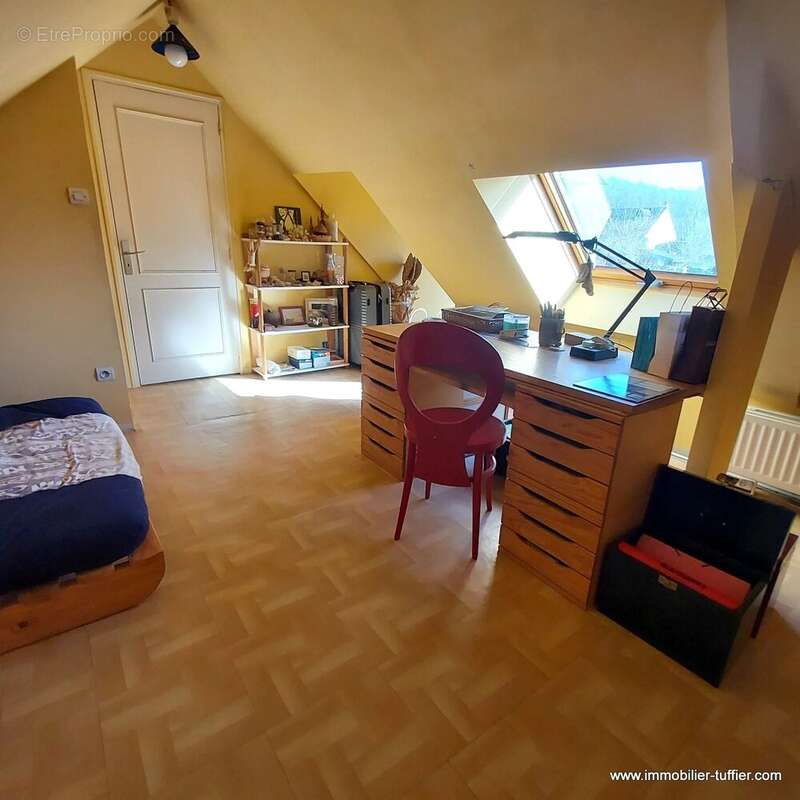 Maison à NEUVILLE-SUR-SARTHE