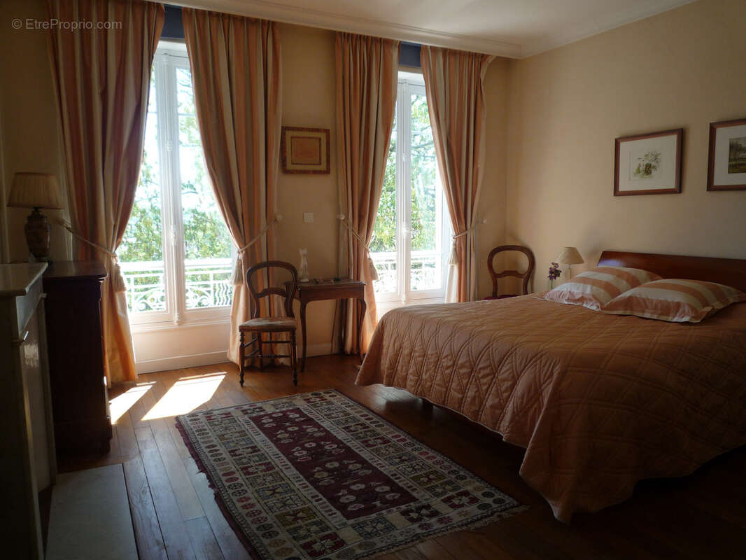 CHATEAU THIERRY  à vendre belle maison bourgeoise de 254 m2 dans un parc clos de 1372 m2 - photo 9