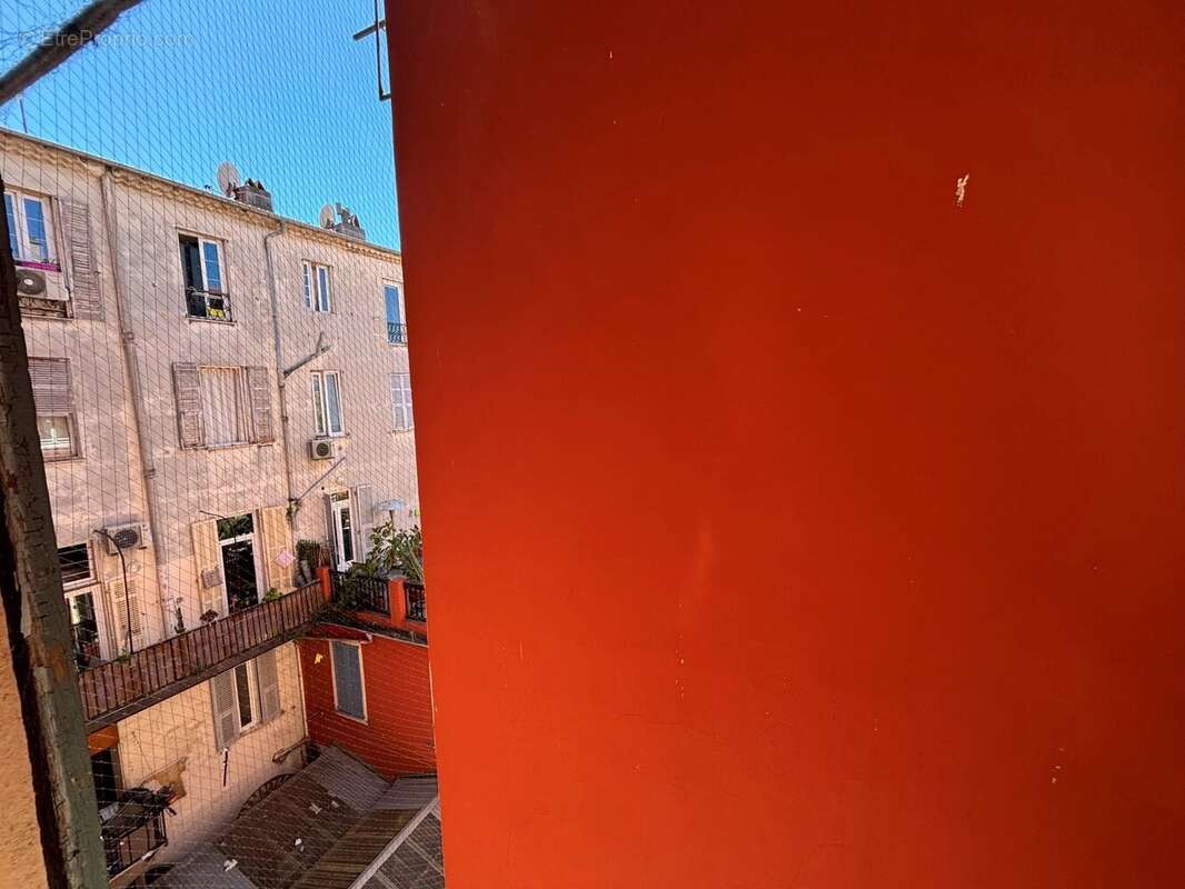 NICE CENTRE/LE PORT : F1 de 21.7m2 au calme à rénover - photo 8