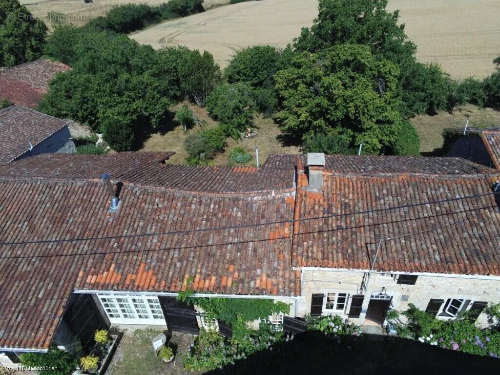 Maison à CHAMPAGNE-MOUTON