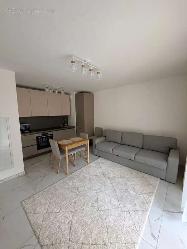 Appartement à SAINT-LAURENT-DU-VAR