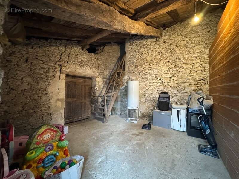 Maison à SAINT-SULPICE-DE-POMMIERS
