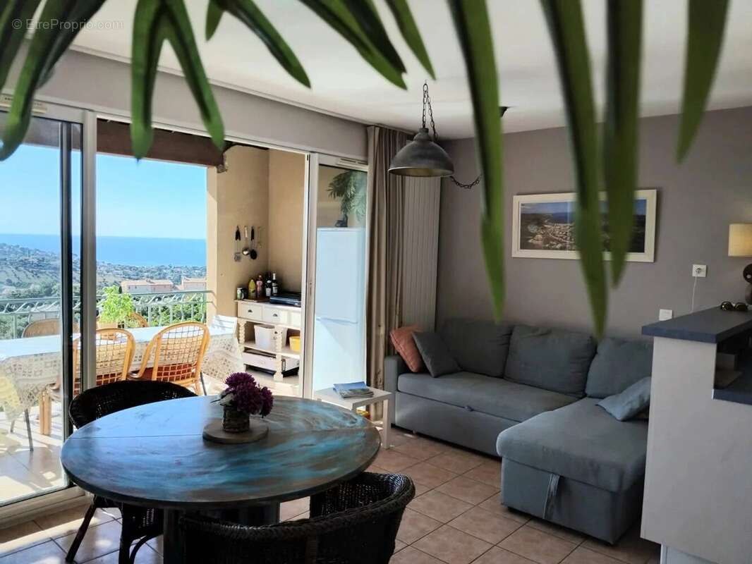 Appartement à ROQUEBRUNE-SUR-ARGENS