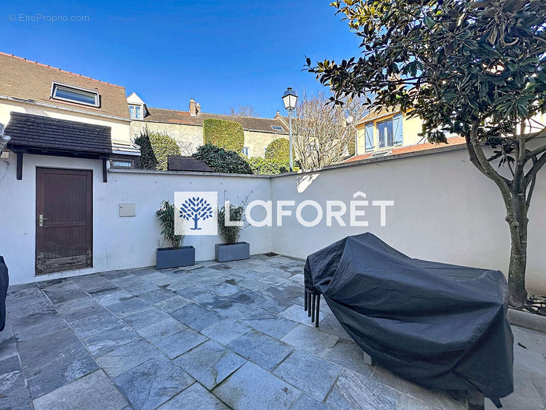 Maison à SAINT-NOM-LA-BRETECHE