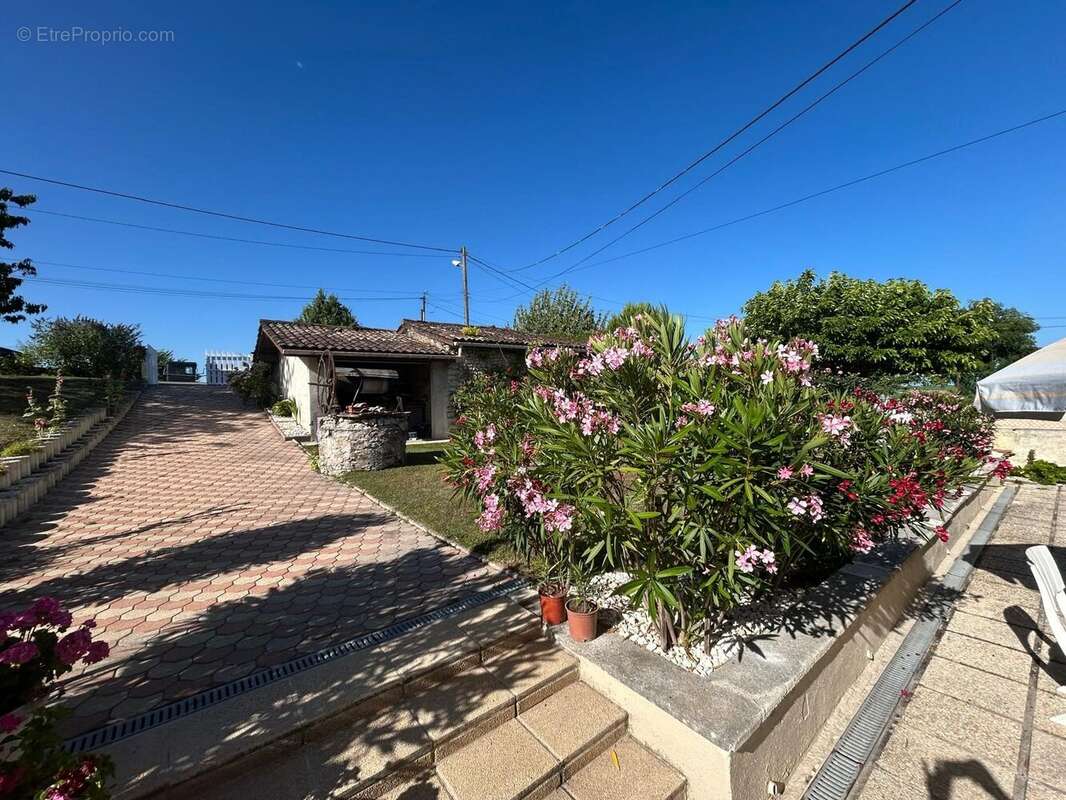 Maison 163 m² à Saint-Ciers-Du-Taillon  - photo 3