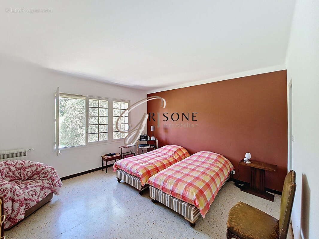 Villa de caractère de 240 m² à Sanary sur mer - photo 7