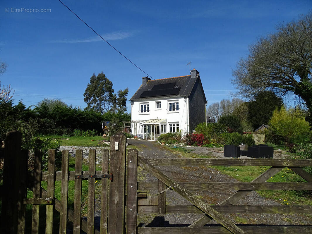 Maison à MAEL-CARHAIX