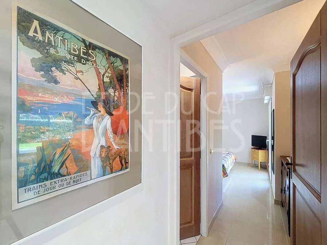 Appartement de standing dans résidence avec piscine. 2 chambres - 2 bains. Orée du Cap d'Antibes - photo 12