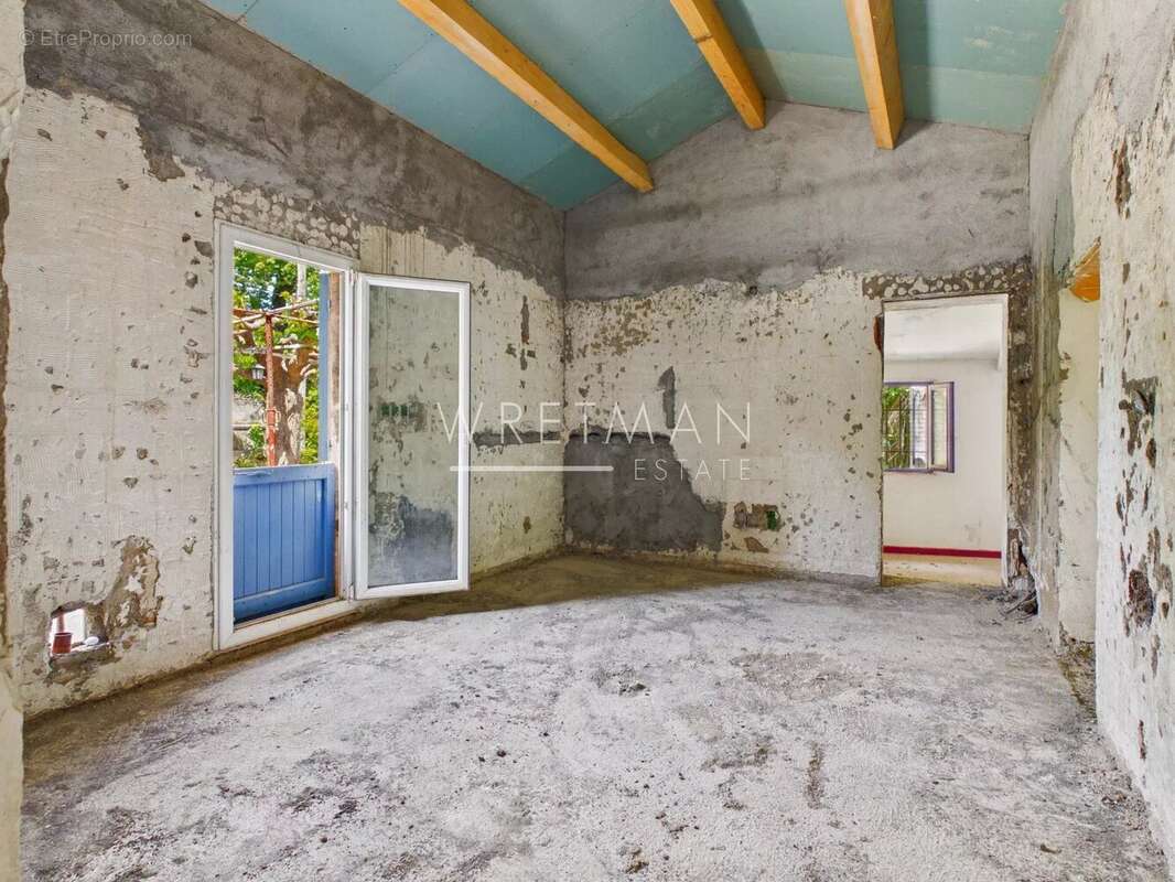 Maison à CHATEAUNEUF-GRASSE