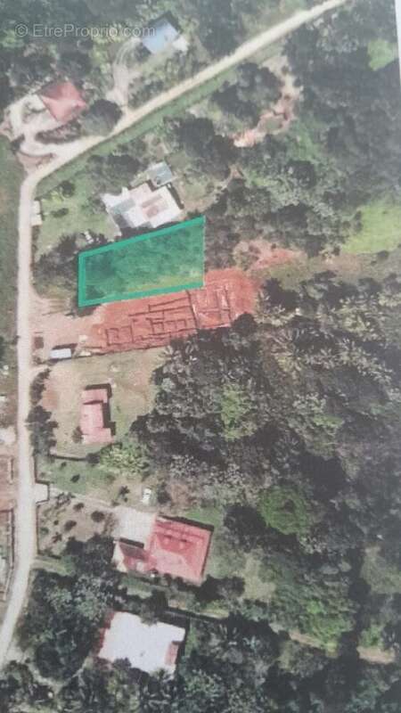 Terrain à PETIT-BOURG