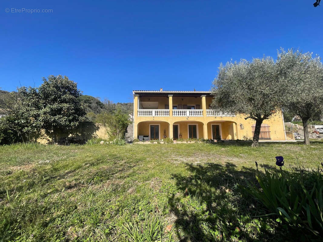 Maison à COLLOBRIERES