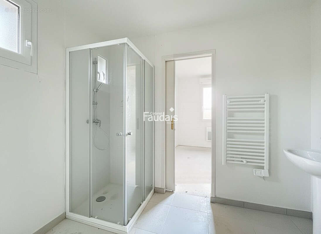 Maison 85 m² à Saint-Sauveur-Lendelin  - photo 6