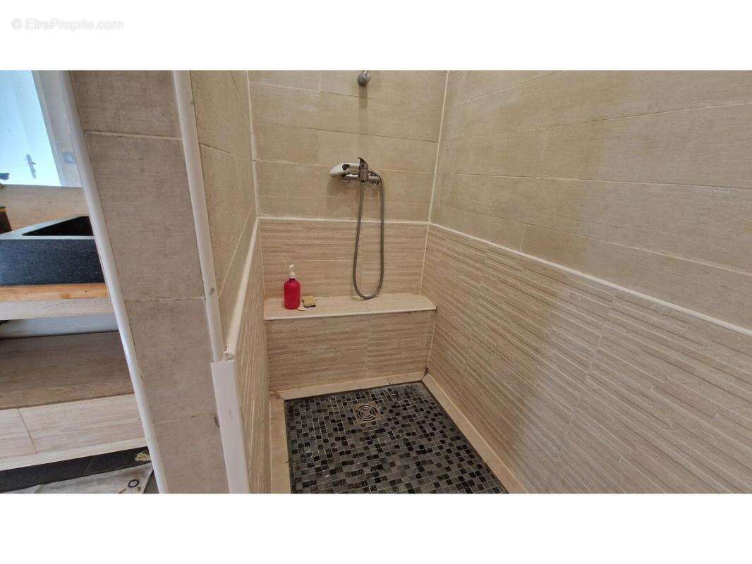 Appartement à FLEURINES