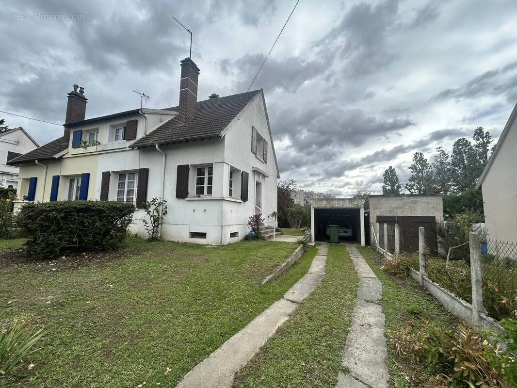 Maison à FRENEUSE