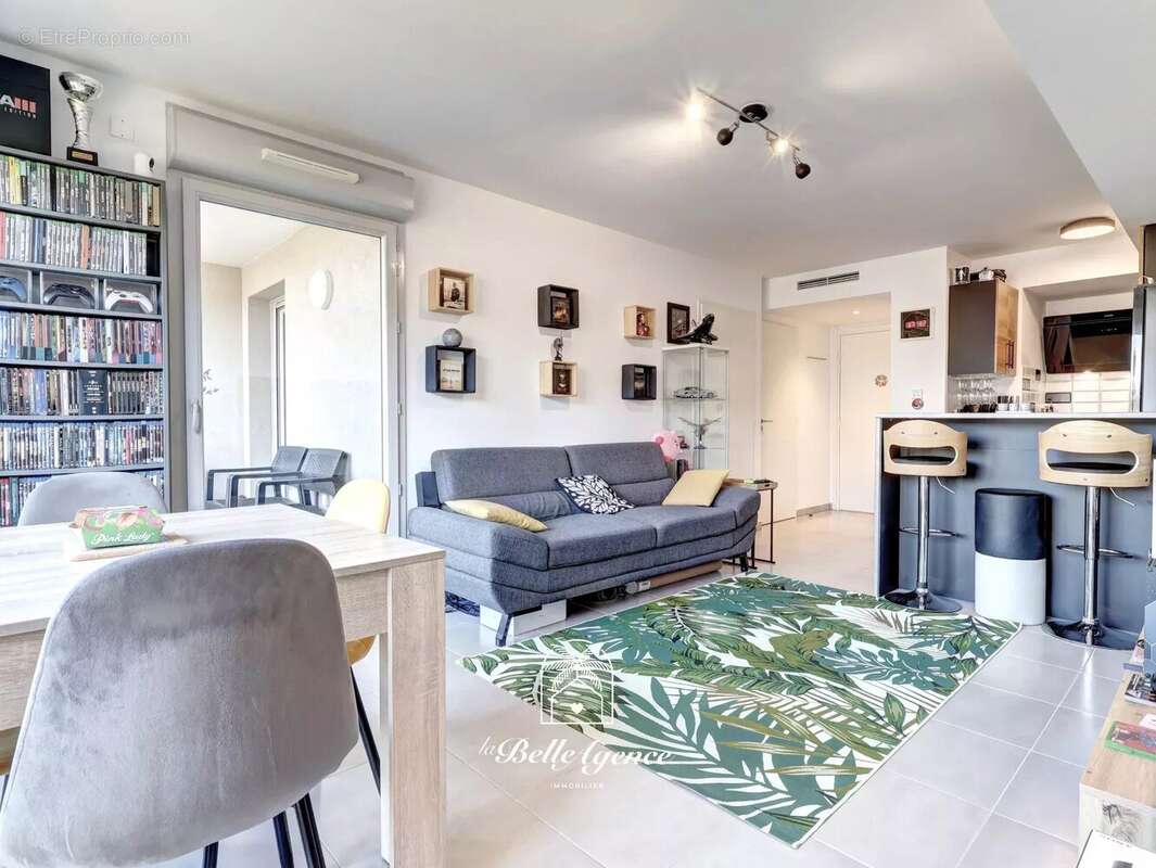 Appartement à SAINT-LAURENT-DU-VAR