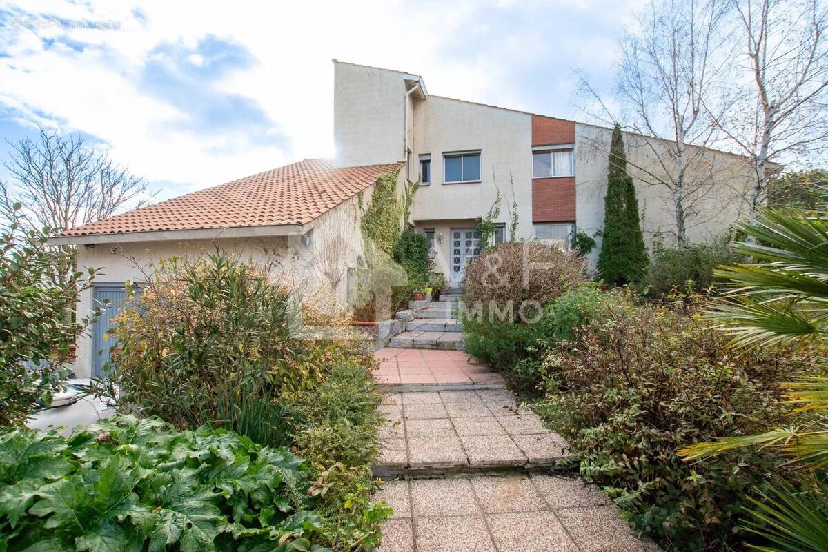 Maison à LAUZERVILLE