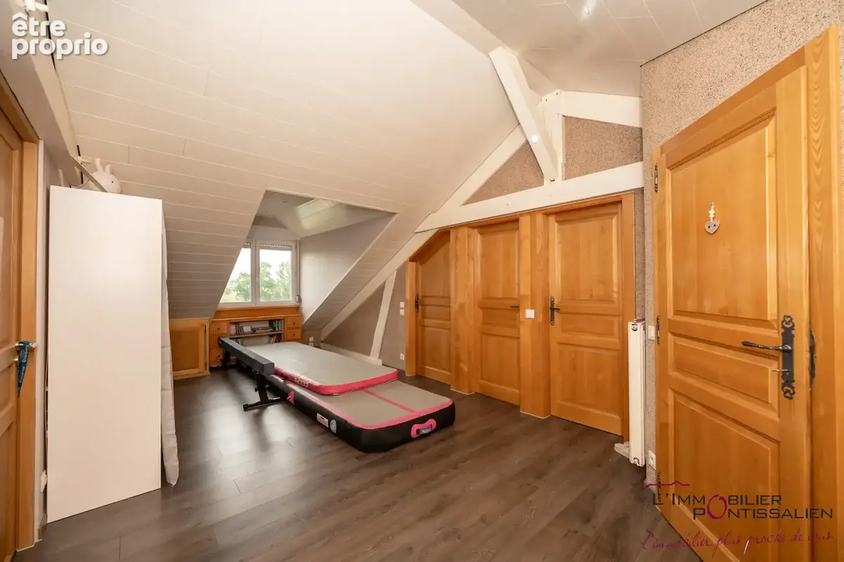 Maison - vuillecin - 200m2 - 6 chambres - photo 12