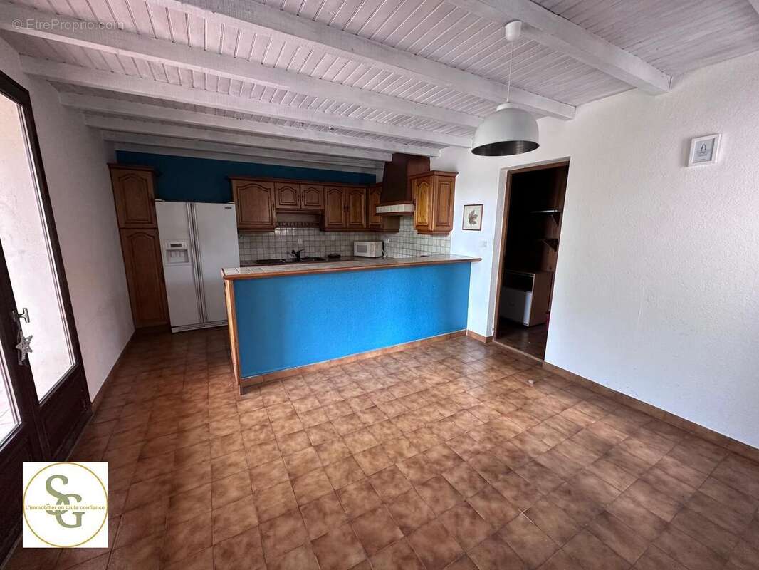   - Maison à LAGRAVE