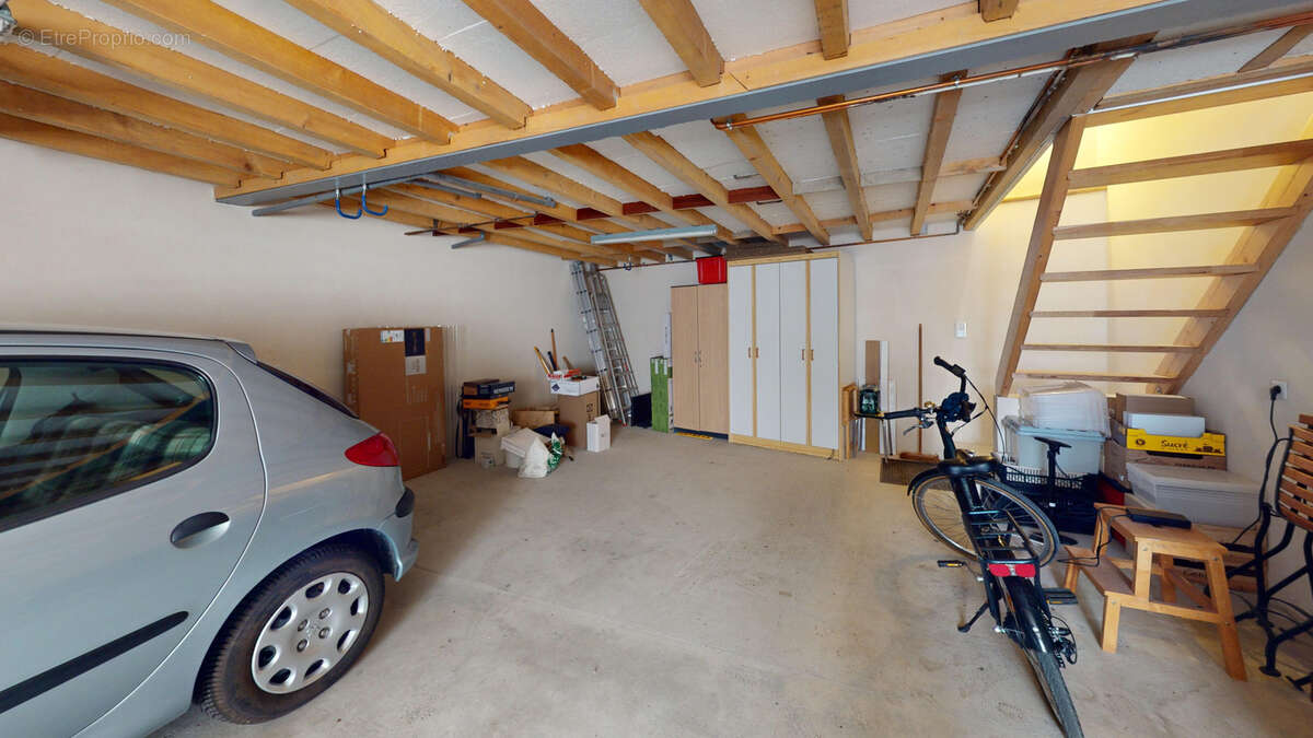 EN EXCLUSIVITE ! le prix d'un grand appartement! Maison de bourg de caractère rénovée, avec garage et terrasse - photo 18