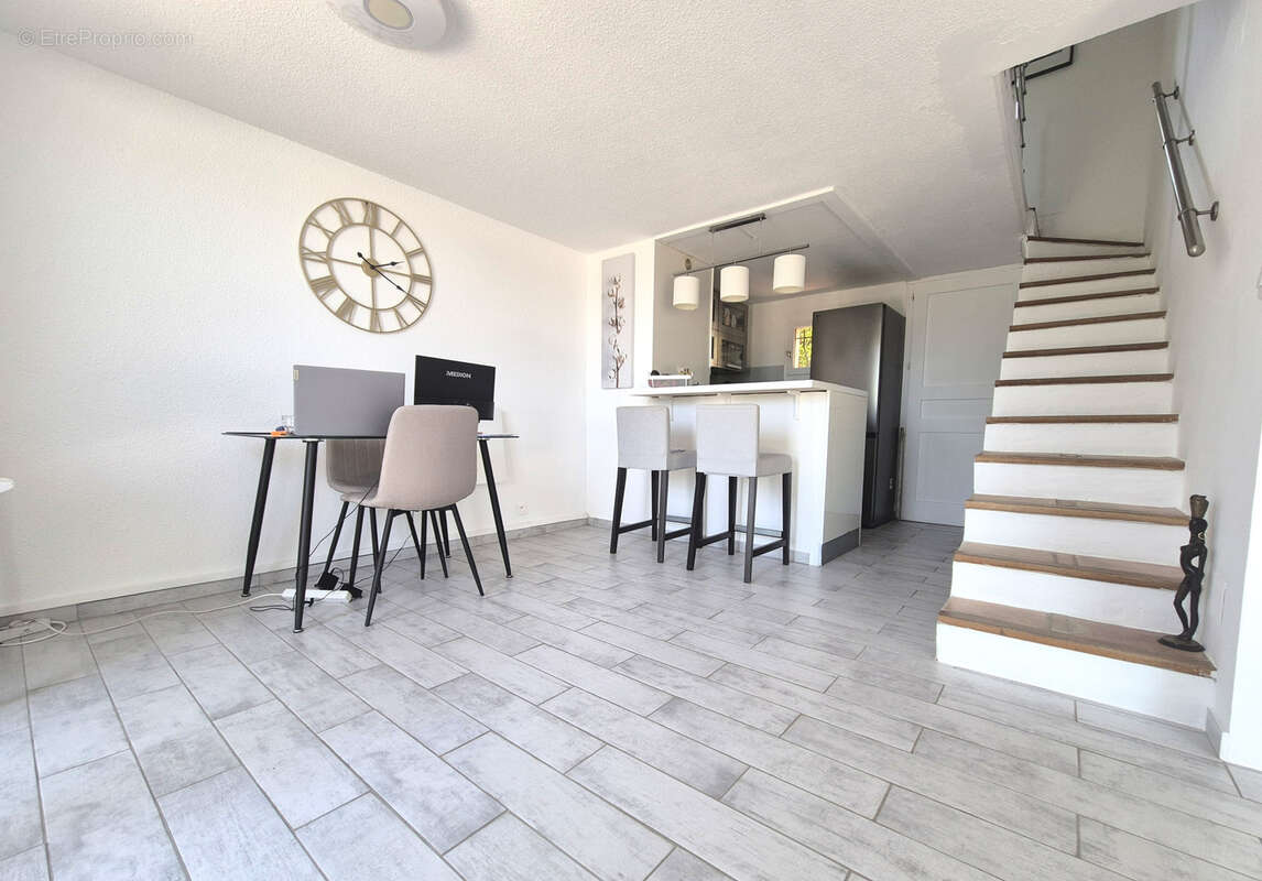 Appartement à COGOLIN