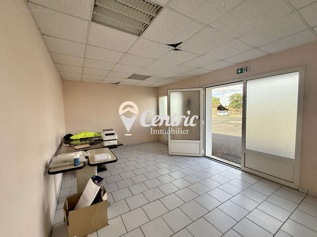 Commerce 3422 m² à Chiche  - photo 6