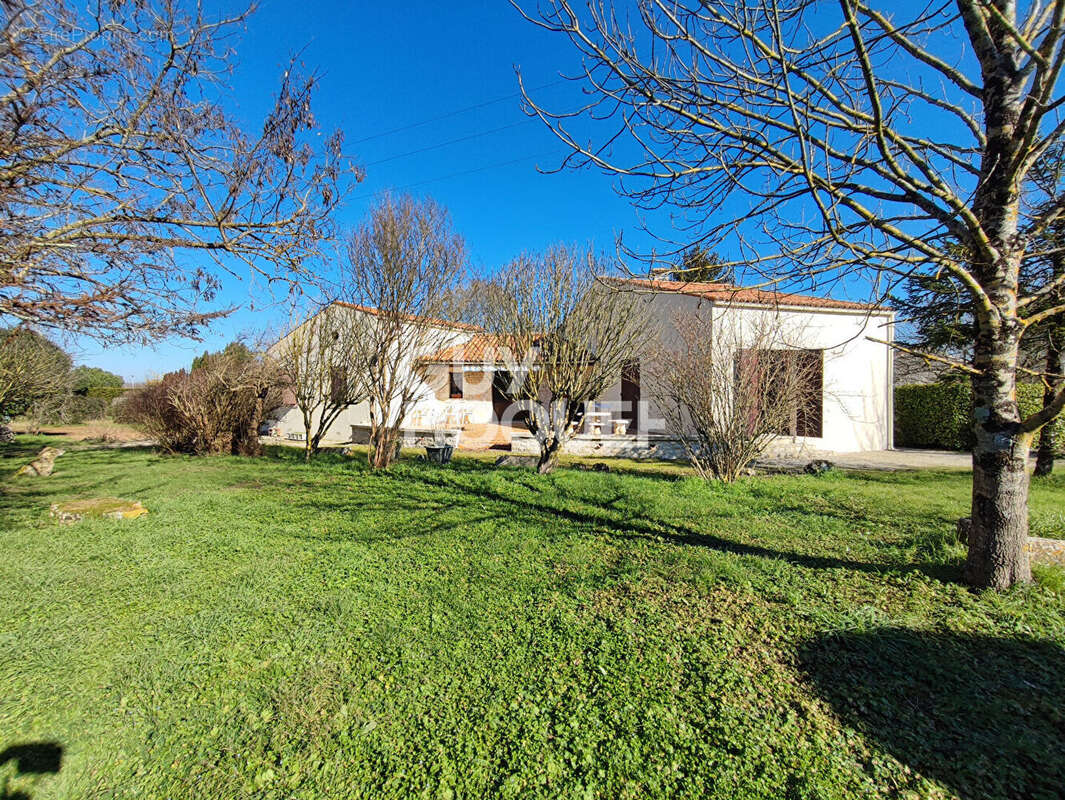 Maison à SAINT-SULPICE-D'ARNOULT