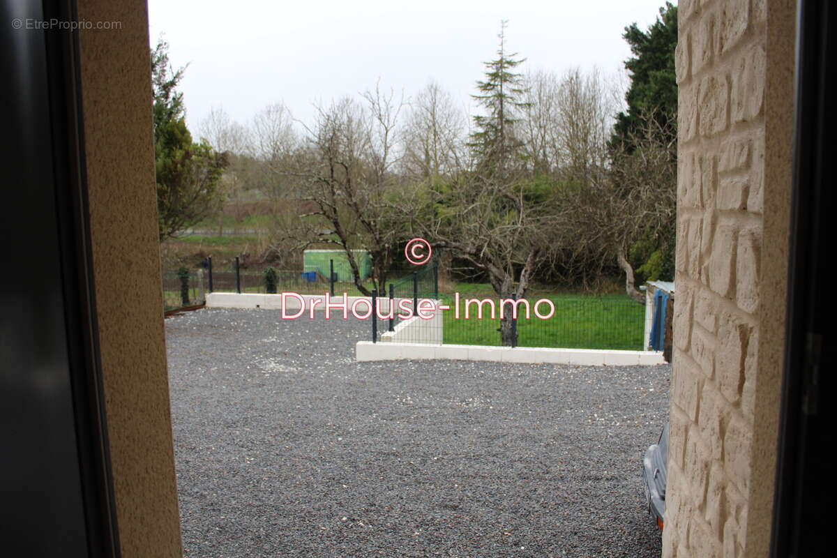 Maison à ROULLET-SAINT-ESTEPHE