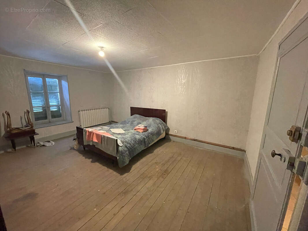 Maison à COMBEAUFONTAINE