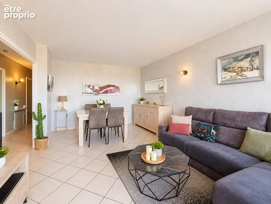 Villefranche - T4 -  85 m² avec balcon, séchoir, cave et parking - photo 5