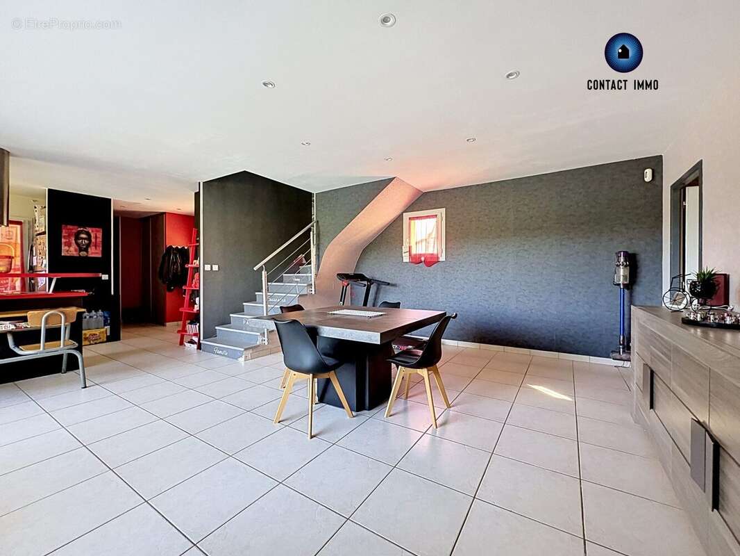 Maison à VARETZ