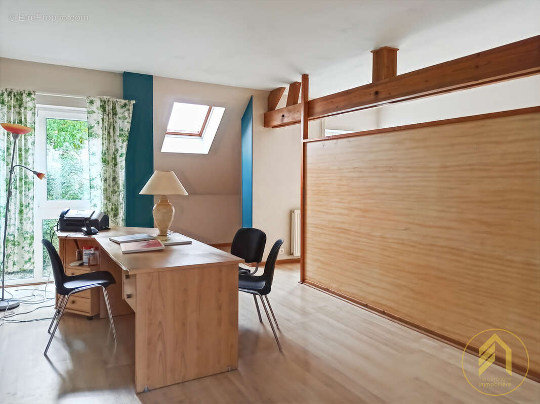 Commerce à SAINT-PIERRE-LES-NEMOURS