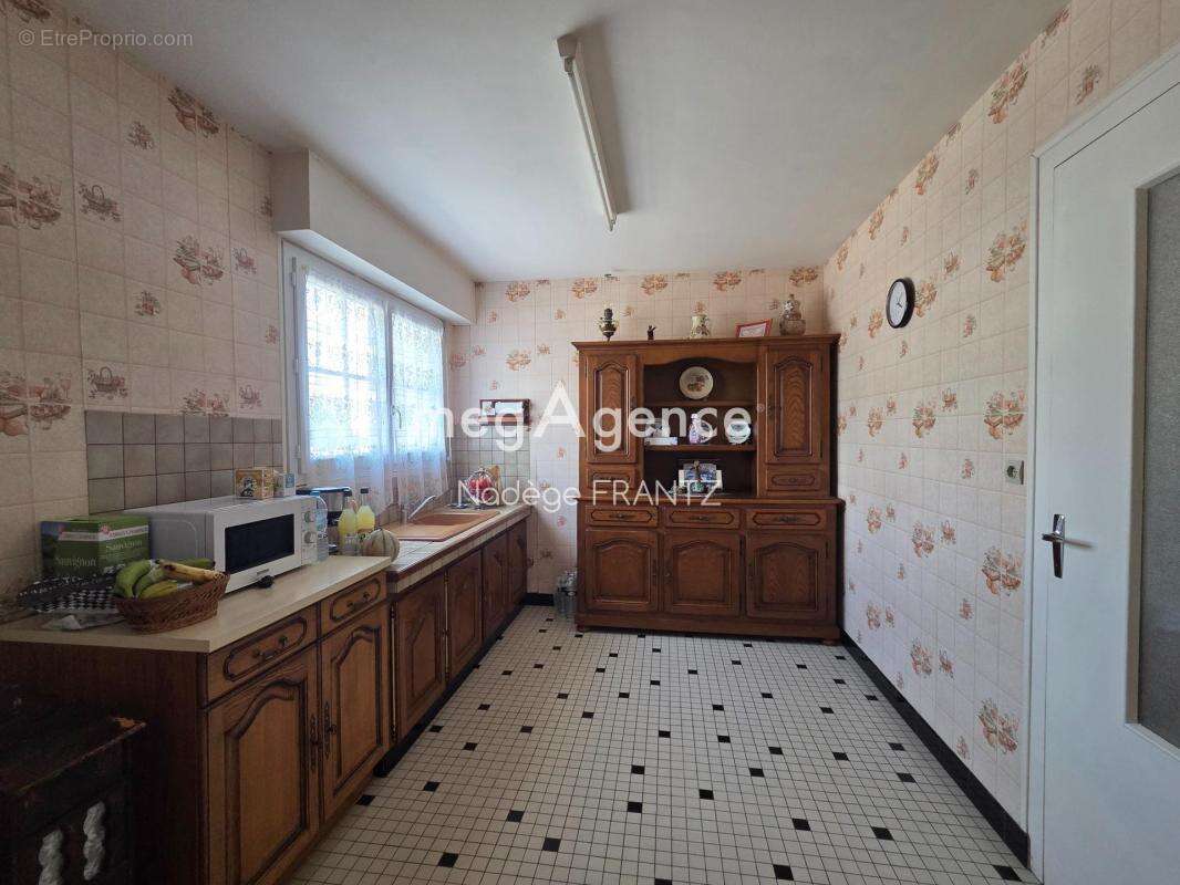 Maison 4 chambres avec garage et jardin à Saint-Jean-d'Angély (17400 - photo 2
