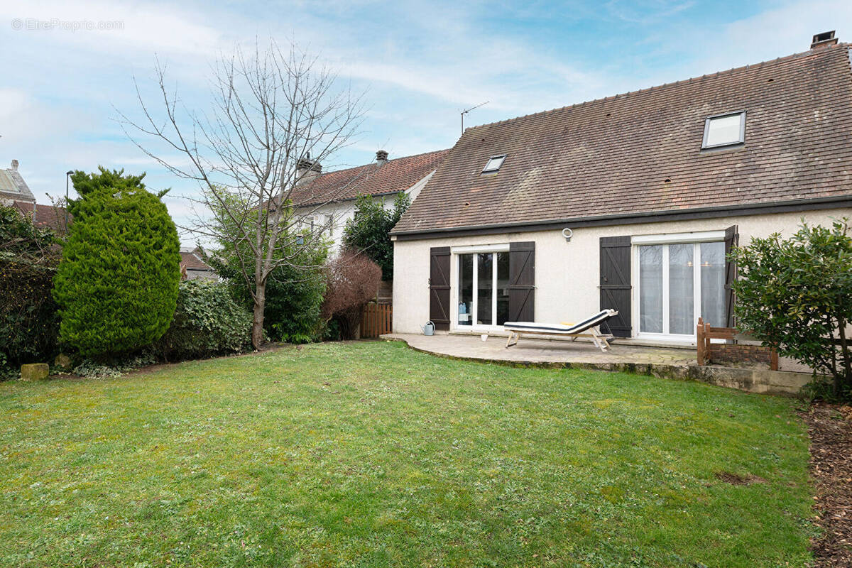 Maison à VAIRES-SUR-MARNE