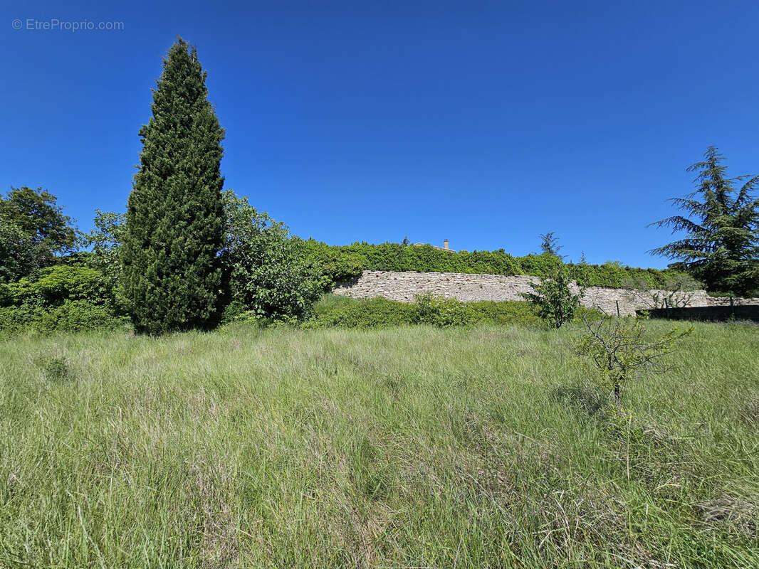 Terrain à APT